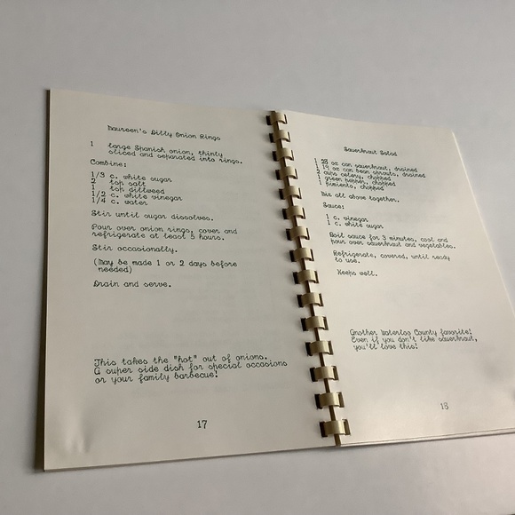 Vintage VEGGIE MANIA Cookbook (a Canadian bestseller) - Picture 6 of 9